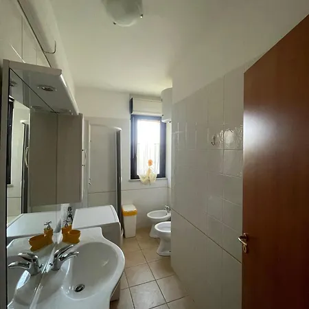 Casa Con Giardino A Pochi Passi Dalla 아파트 *